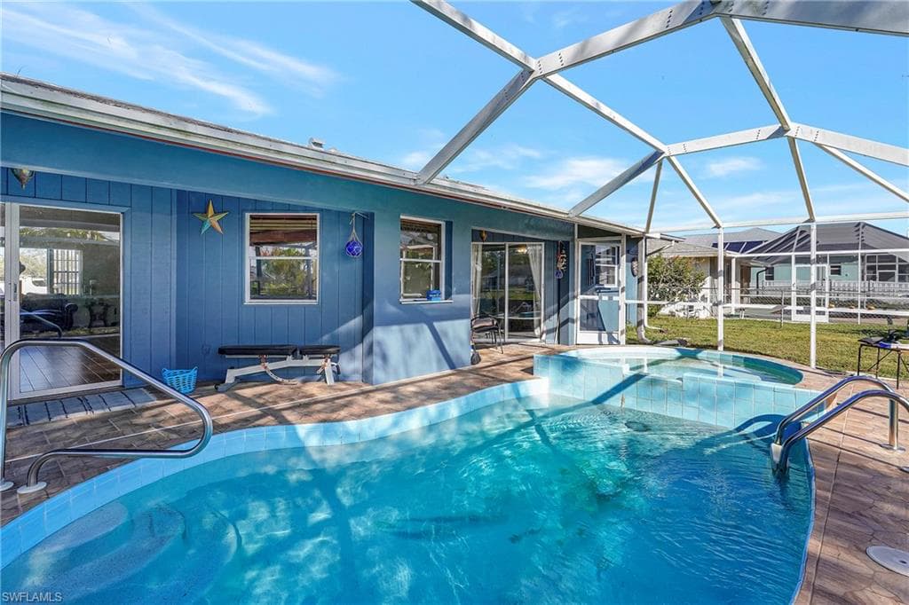 2302 15th Ter, Cape Coral, FL 33990-17