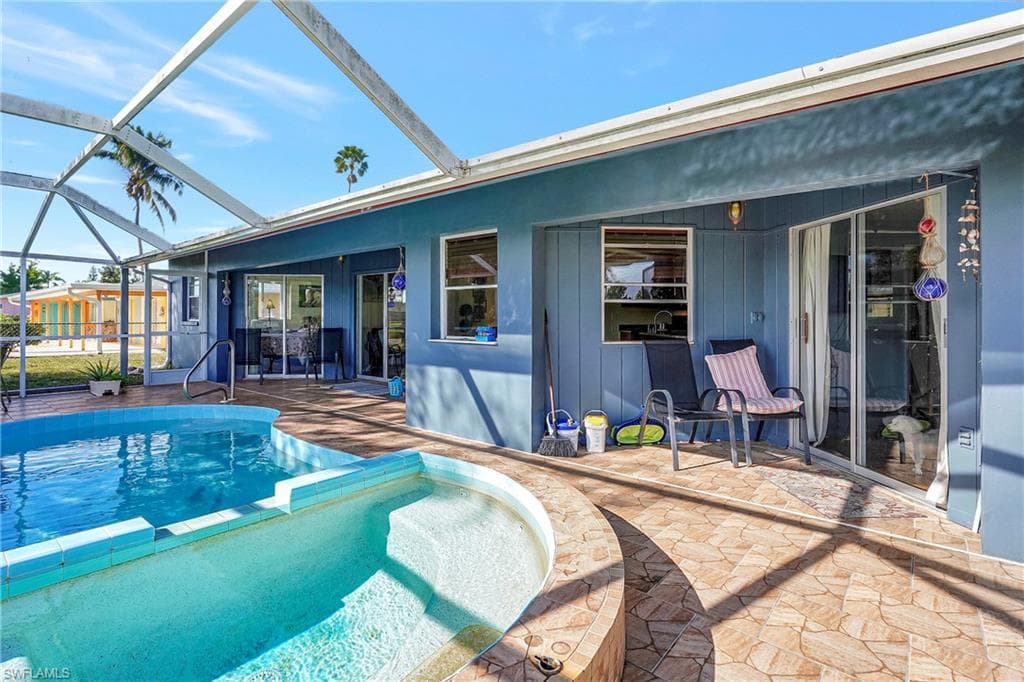 2302 15th Ter, Cape Coral, FL 33990-18