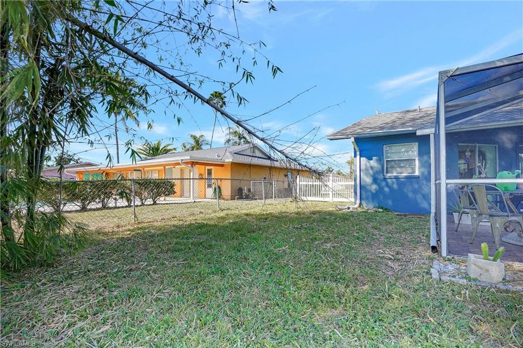 2302 15th Ter, Cape Coral, FL 33990-25