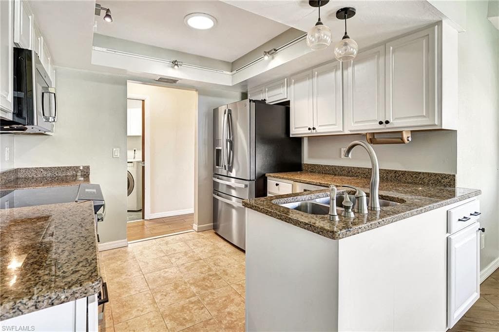 2302 15th Ter, Cape Coral, FL 33990-34