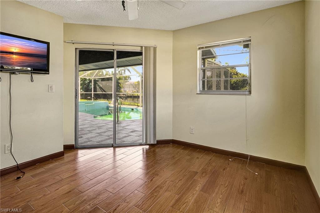 2302 15th Ter, Cape Coral, FL 33990-38