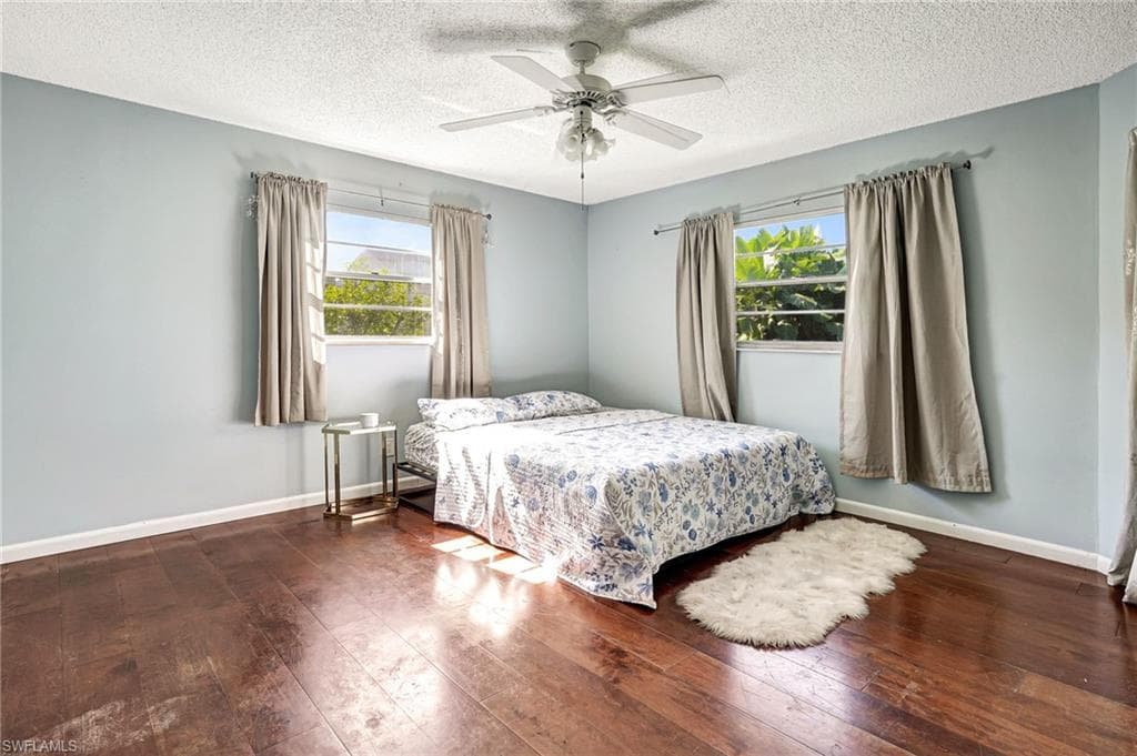 2302 15th Ter, Cape Coral, FL 33990-48