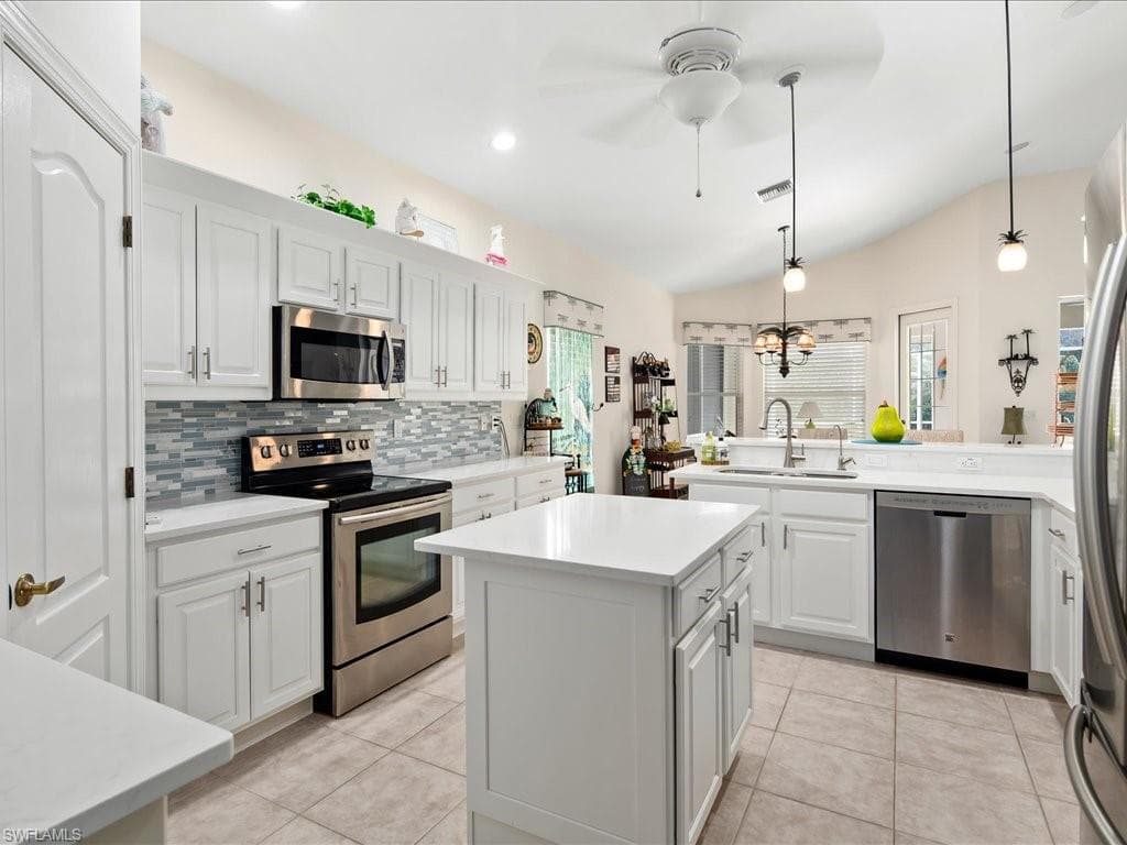 6932 Mauna Loa Ln, Naples, FL 34113-17