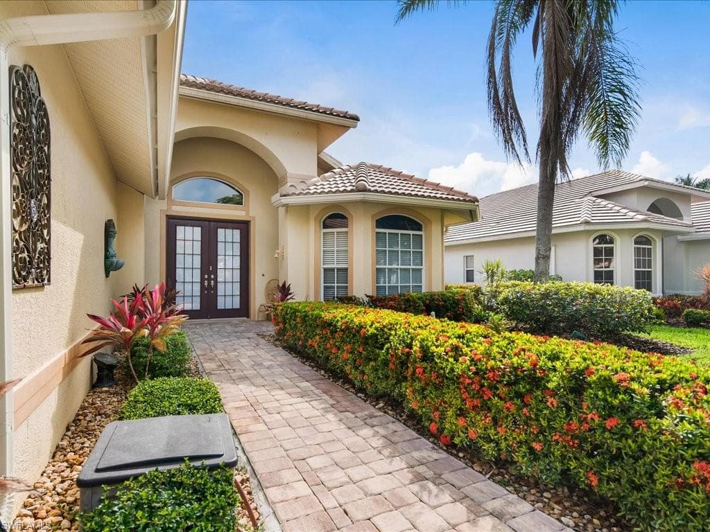 6932 Mauna Loa Ln, Naples, FL 34113-2