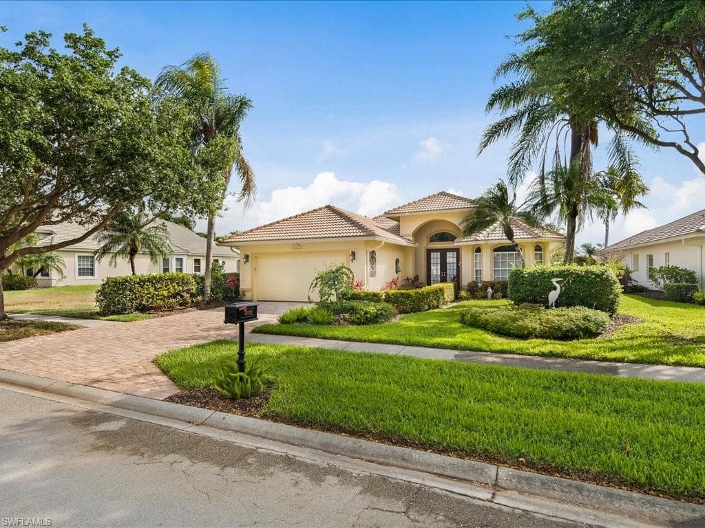 6932 Mauna Loa Ln, Naples, FL 34113-3