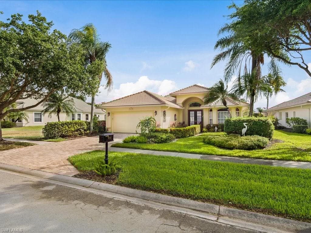 6932 Mauna Loa Ln, Naples, FL 34113-3