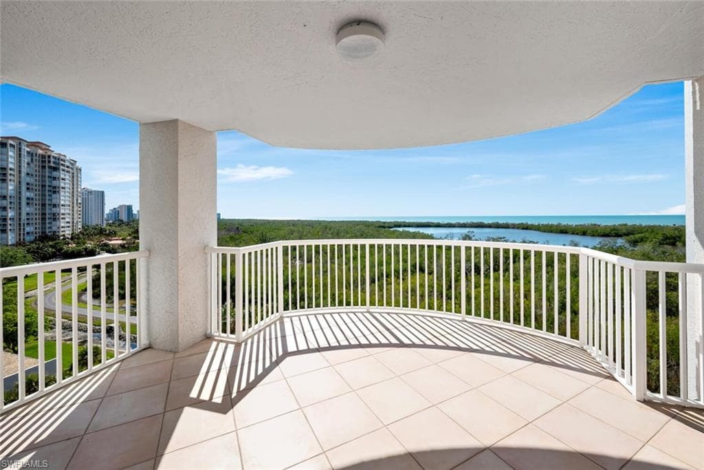 6849 Grenadier Blvd 802, Naples, FL 34108-6