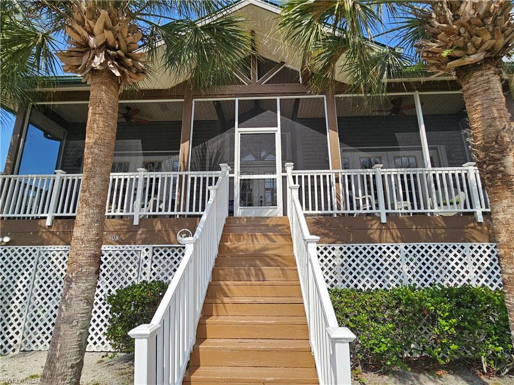 305 Storter Ave N, Everglades City, FL 34139-4