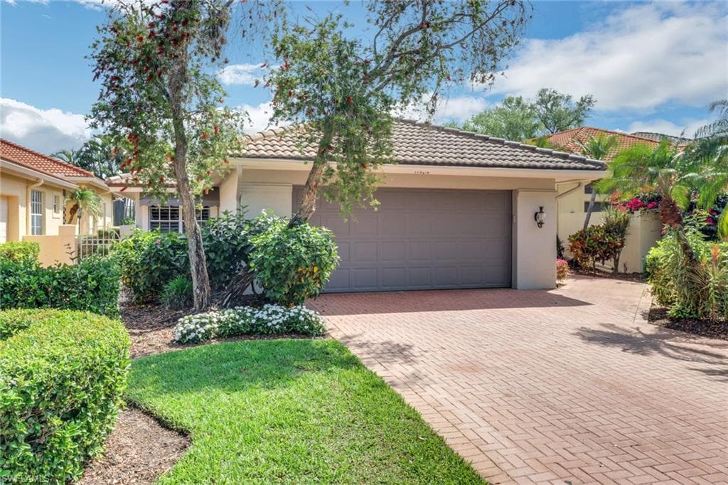 11484 Quail Village Way 216-0, Naples, FL 34119-1