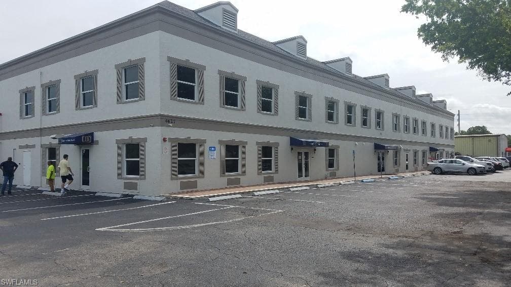 4627 Arnold Ave, Naples, FL 34104-1