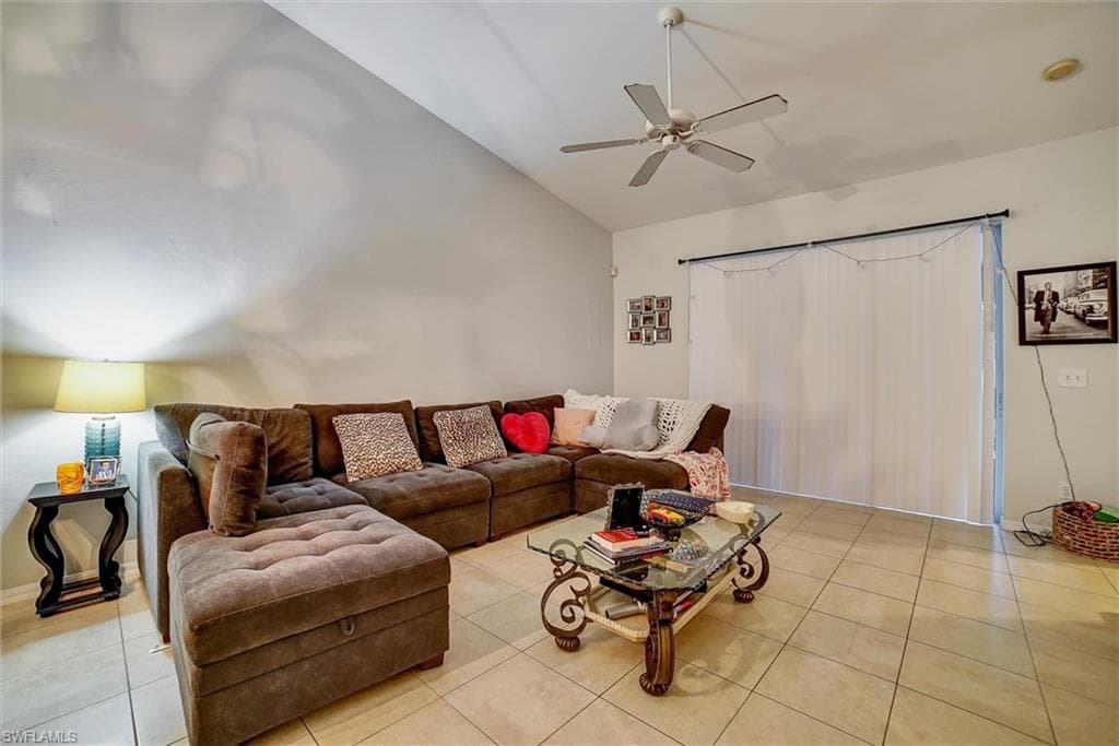 5441 Whitten Dr 108, Naples, FL 34104-4