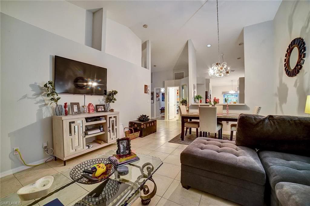 5441 Whitten Dr 108, Naples, FL 34104-6