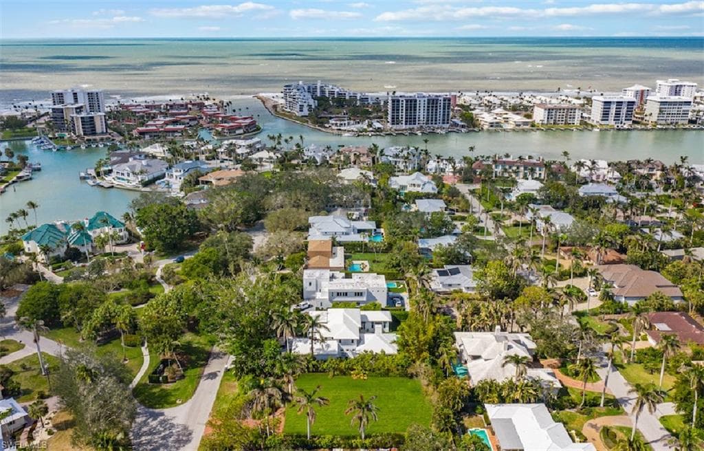 421 Bow Line Dr, Naples, FL 34103-4
