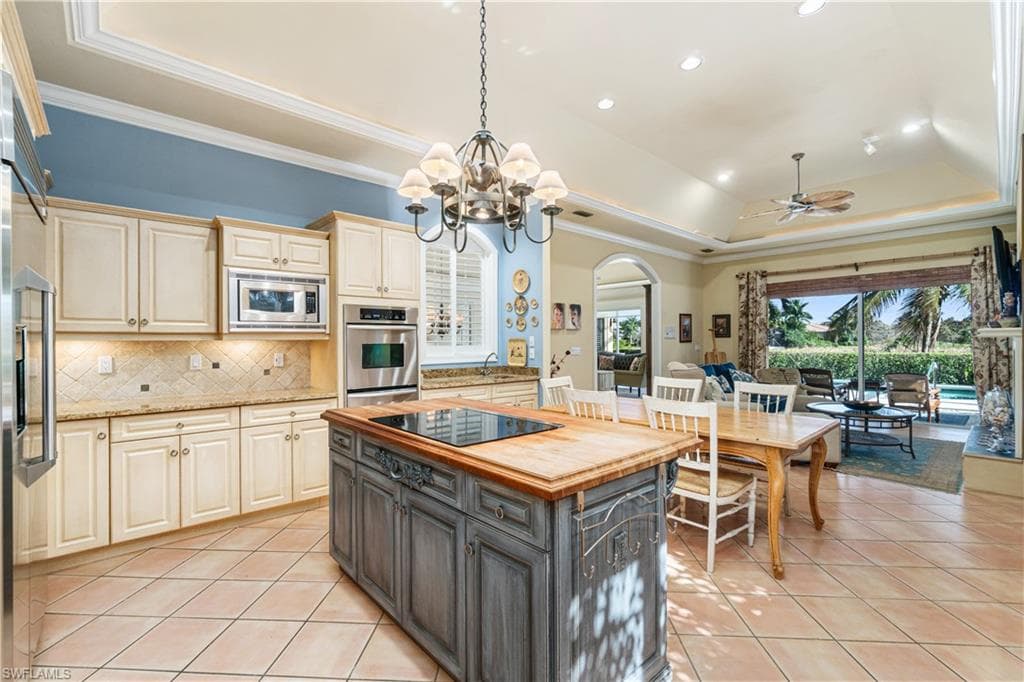 15588 Whitney Ln, Naples, FL 34110-9