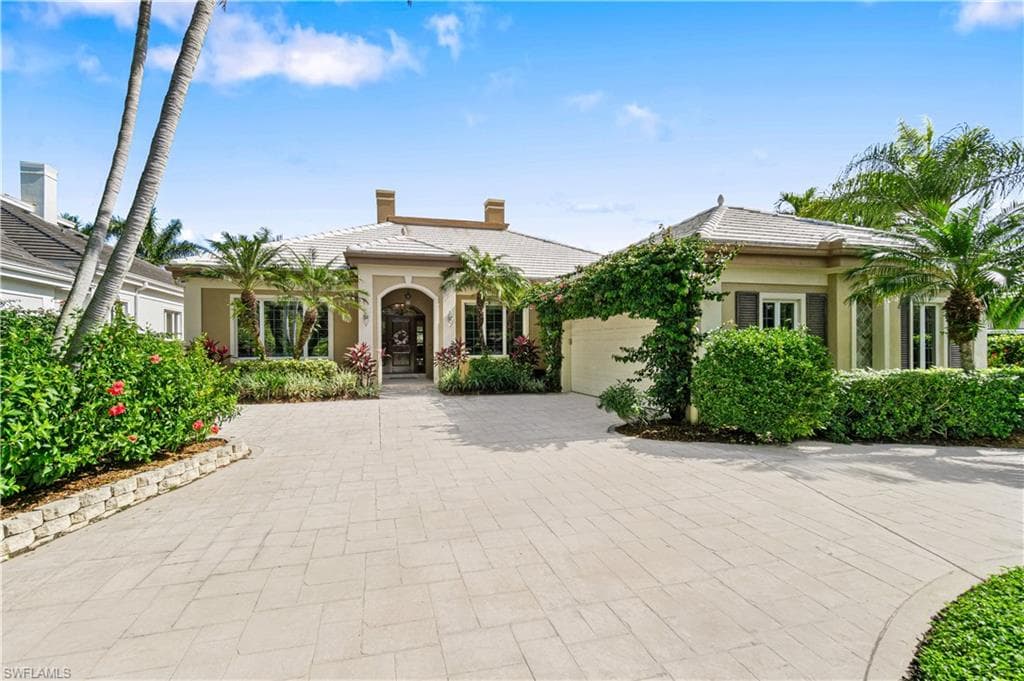 15588 Whitney Ln, Naples, FL 34110-1