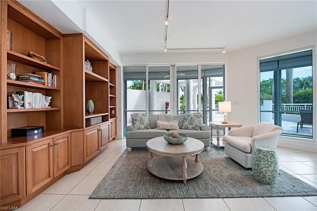 4151 Gulf Shore Blvd N 201, Naples, FL 34103-10