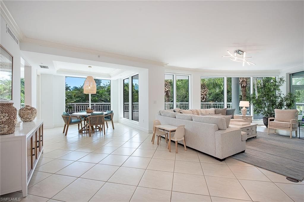 4151 Gulf Shore Blvd N 201, Naples, FL 34103-3
