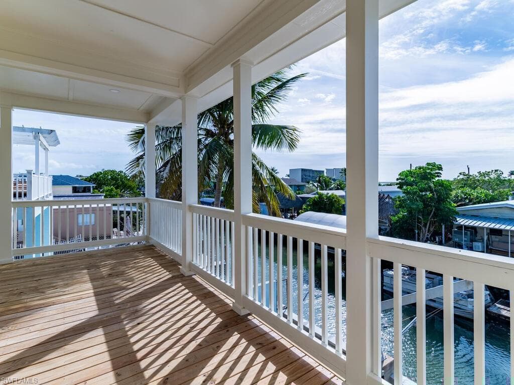 542 Coconut Ave, Goodland, FL 34140-16