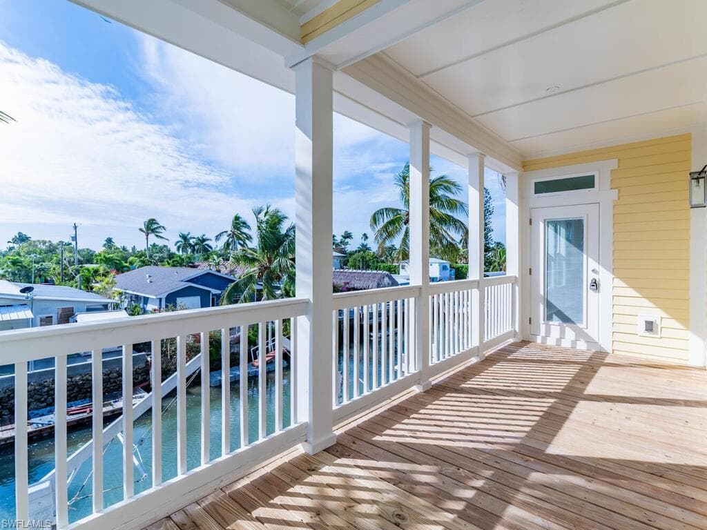 542 Coconut Ave, Goodland, FL 34140-18