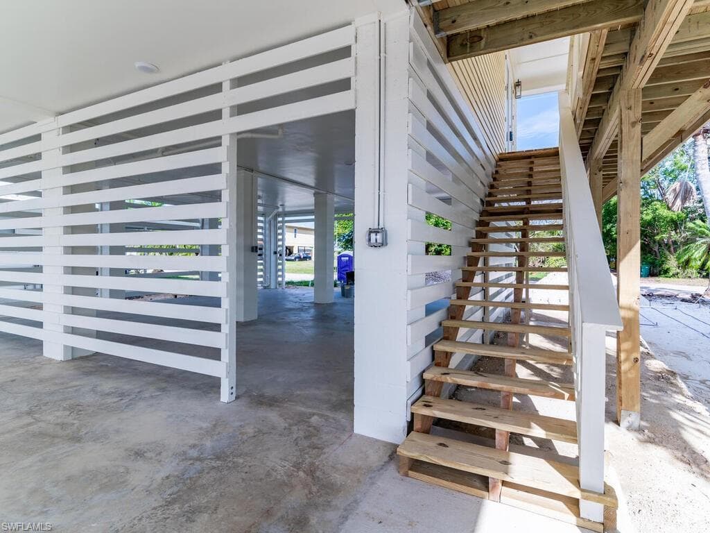 542 Coconut Ave, Goodland, FL 34140-24