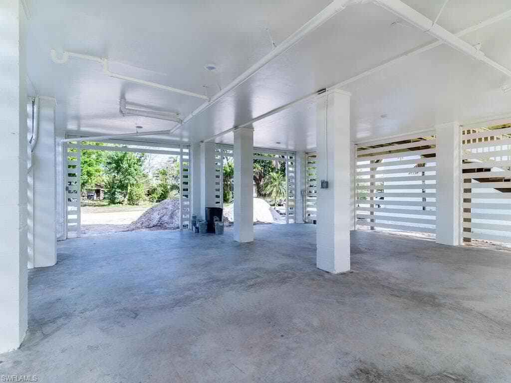 542 Coconut Ave, Goodland, FL 34140-25