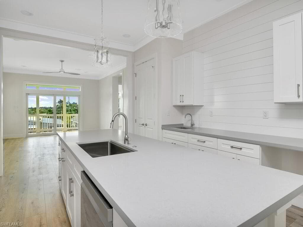 542 Coconut Ave, Goodland, FL 34140-6