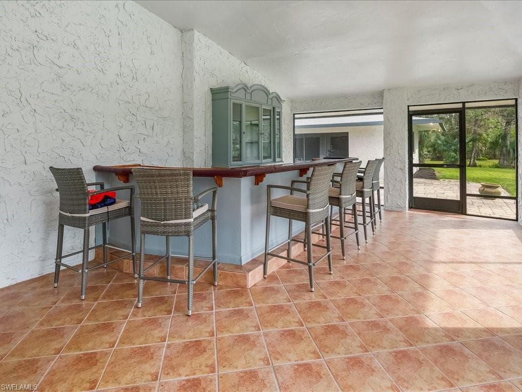 2550 16th Ave NE, Naples, FL 34120-31