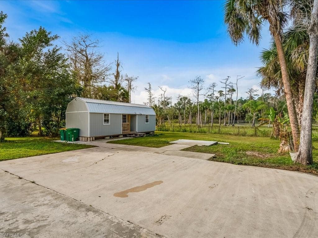 2550 16th Ave NE, Naples, FL 34120-39