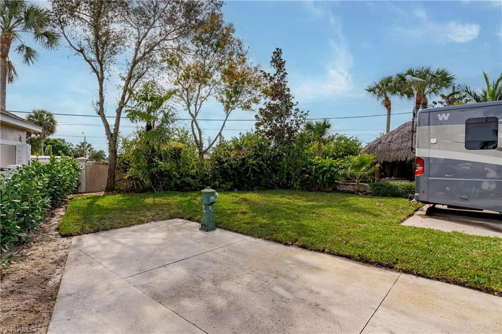 13507 Snook Cir, Naples, FL 34114-4