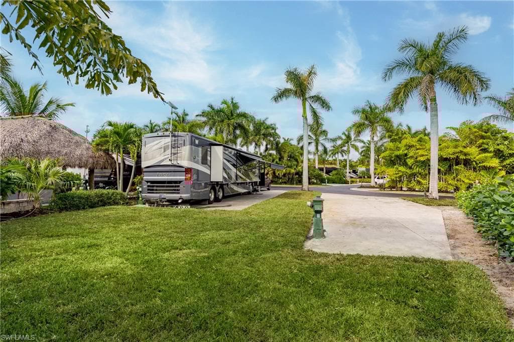 13507 Snook Cir, Naples, FL 34114-5