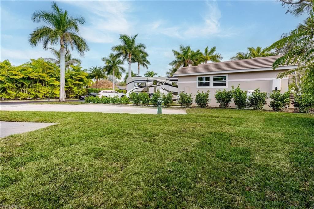 13507 Snook Cir, Naples, FL 34114-6