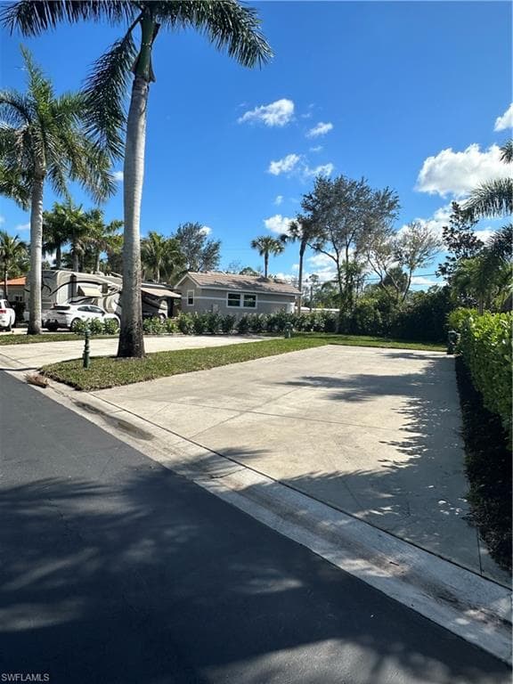 13507 Snook Cir, Naples, FL 34114-8