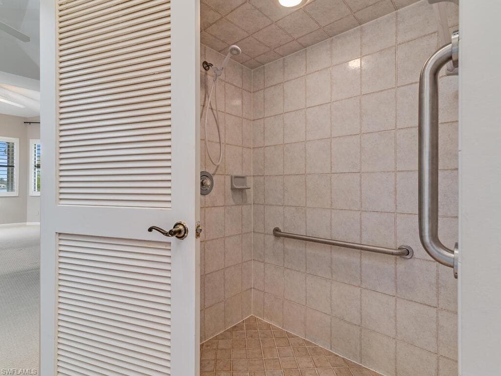 171 Cays Dr, Naples, FL 34114-19