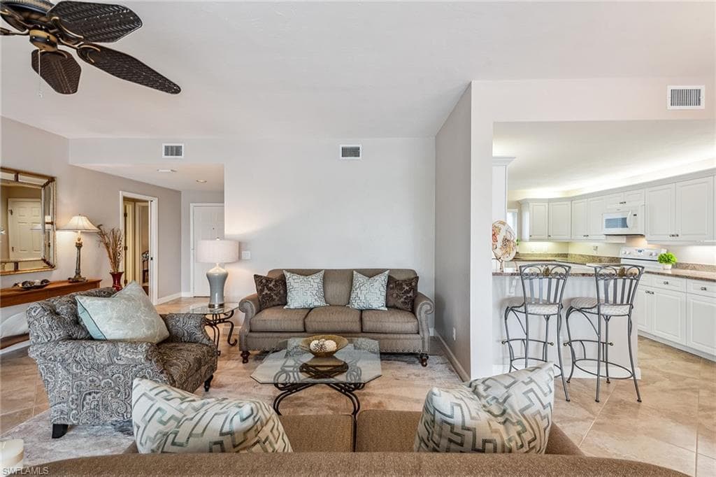 770 Waterford Dr 202, Naples, FL 34113-9