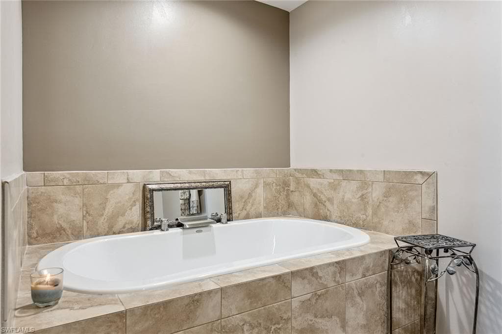 770 Waterford Dr 202, Naples, FL 34113-16