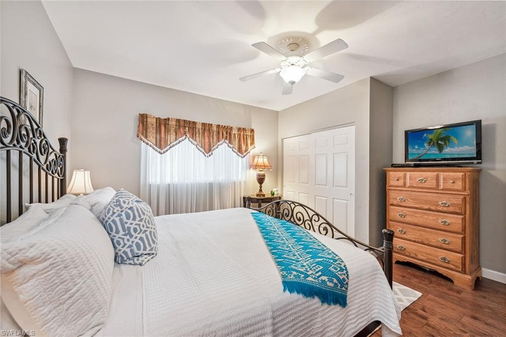 770 Waterford Dr 202, Naples, FL 34113-18
