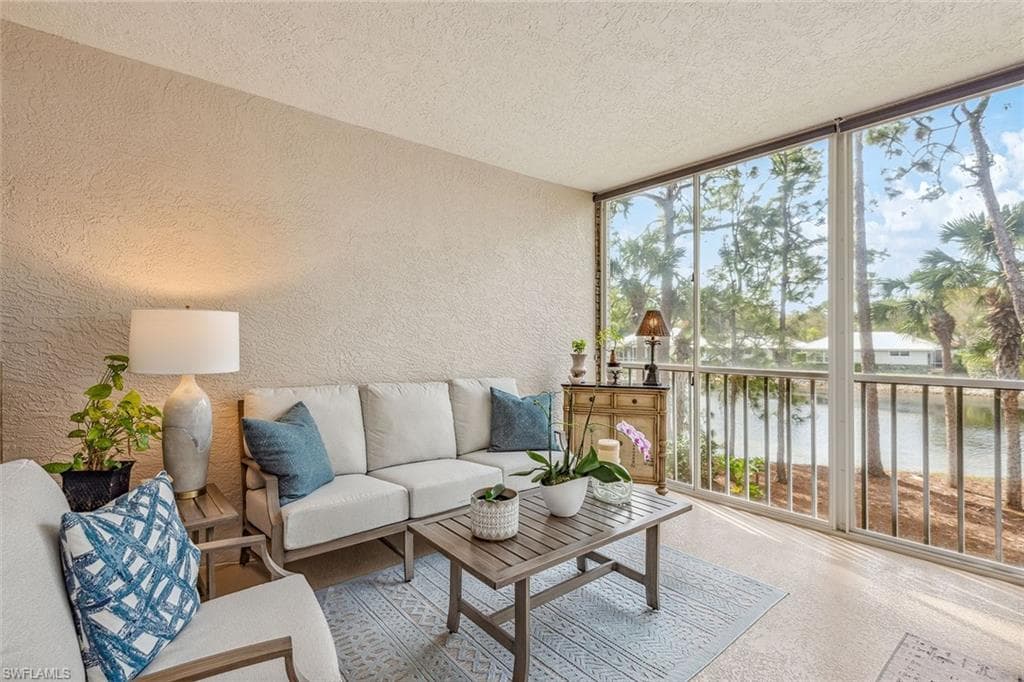 770 Waterford Dr 202, Naples, FL 34113-20
