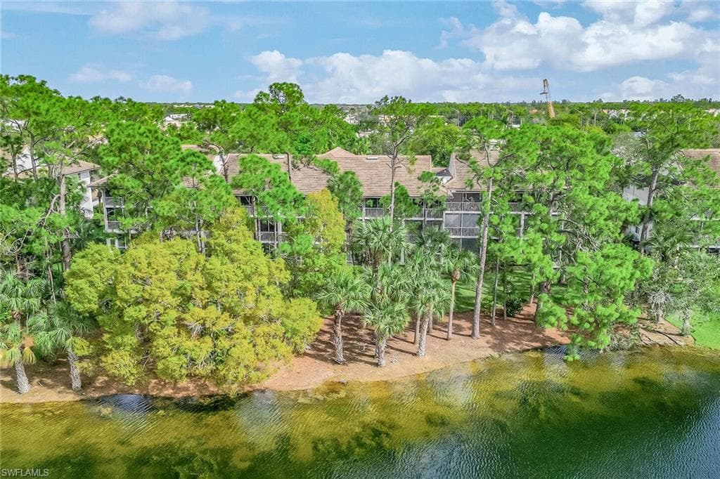 770 Waterford Dr 202, Naples, FL 34113-23