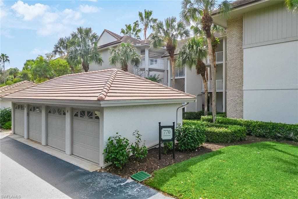 770 Waterford Dr 202, Naples, FL 34113-29