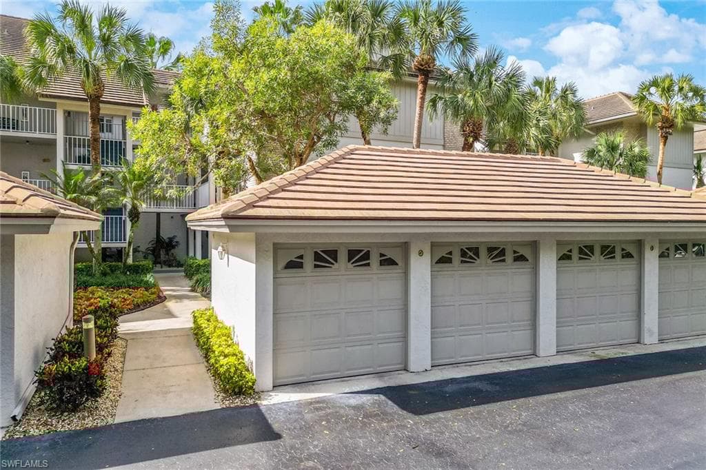 770 Waterford Dr 202, Naples, FL 34113-30