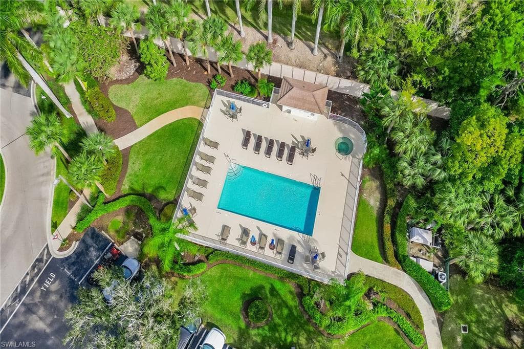 770 Waterford Dr 202, Naples, FL 34113-31
