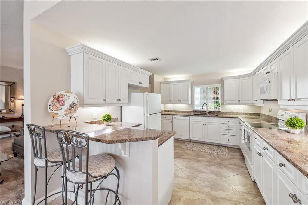 770 Waterford Dr 202, Naples, FL 34113-4