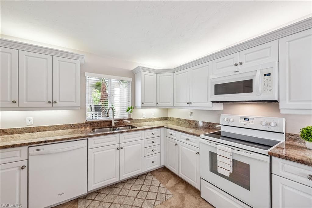 770 Waterford Dr 202, Naples, FL 34113-5
