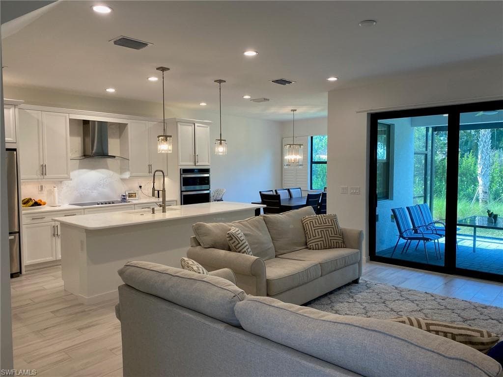 12997 Pembroke Dr, Naples, FL 34105-1