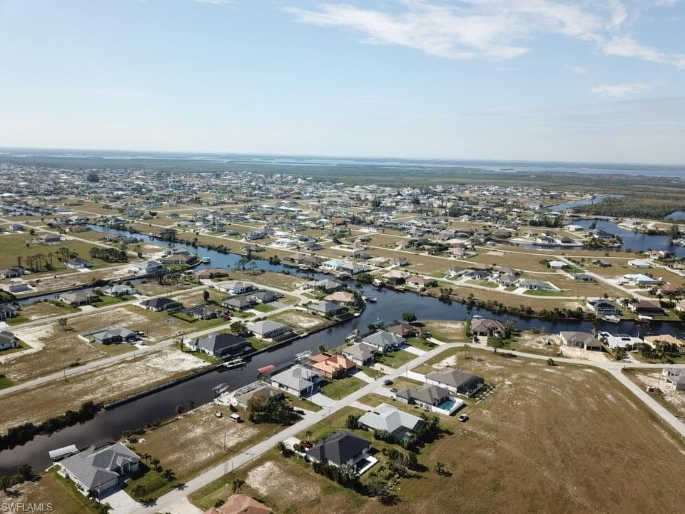 1917 34th Pl, Cape Coral, FL 33993-4