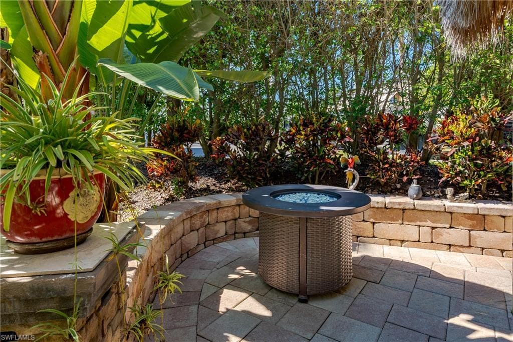 13592 Snook Cir, Naples, FL 34114-15