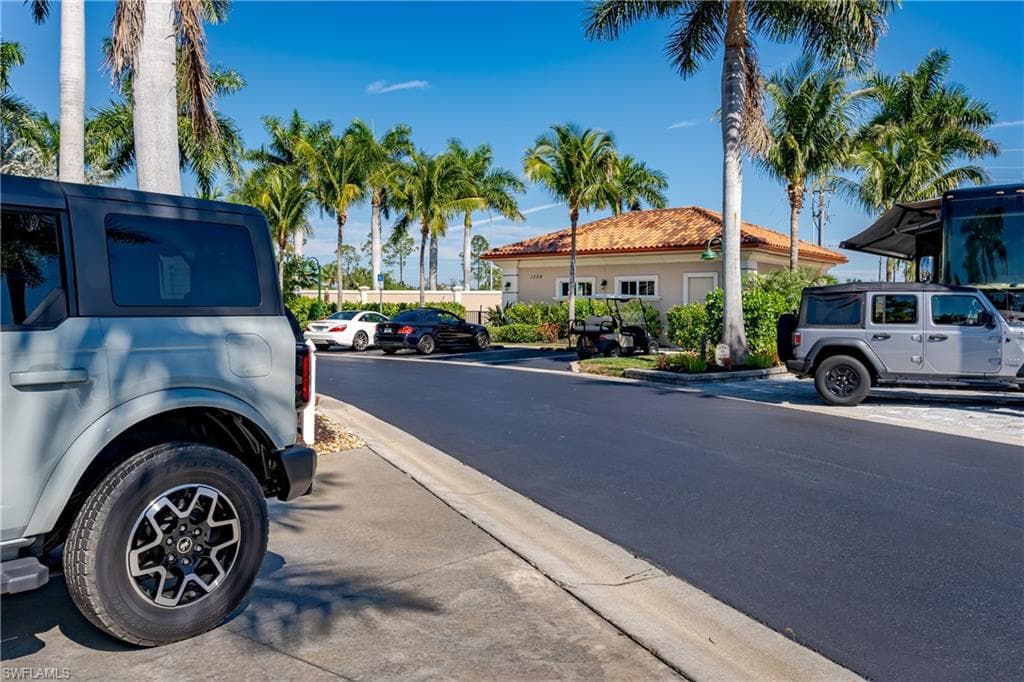 13592 Snook Cir, Naples, FL 34114-17
