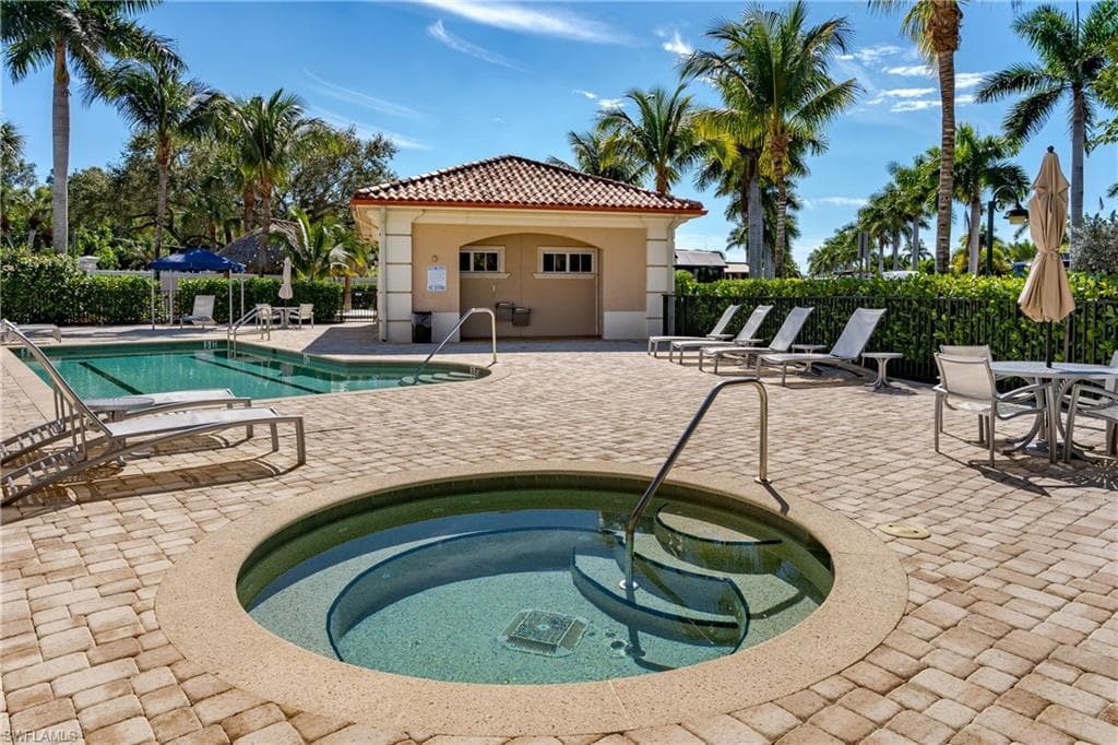 13592 Snook Cir, Naples, FL 34114-20