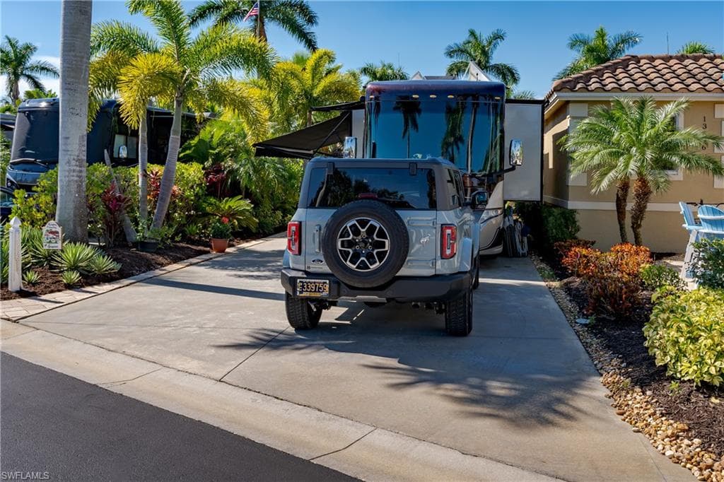 13592 Snook Cir, Naples, FL 34114-5