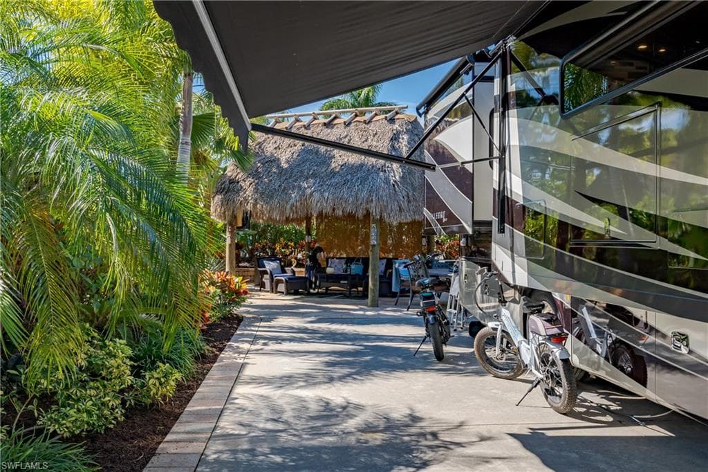 13592 Snook Cir, Naples, FL 34114-7